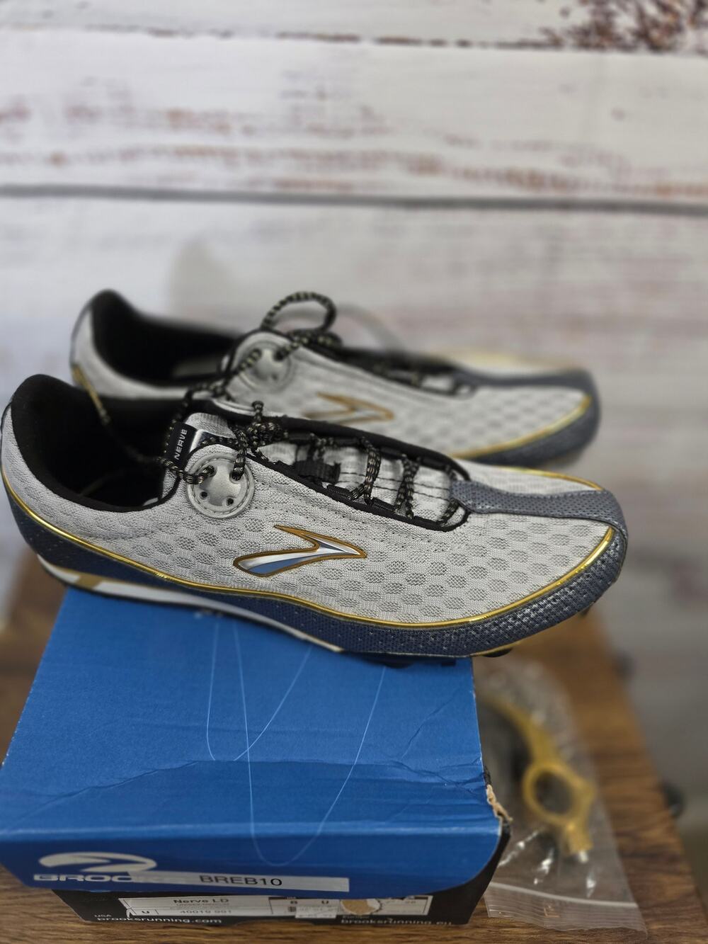 Brooks Nerve LD Grey unisex Track Spikes Size 8